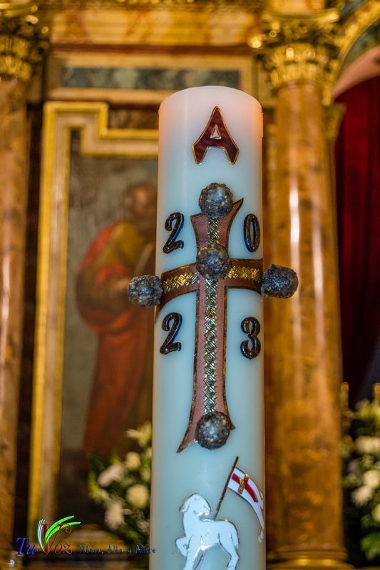 Numerosos fieles asistieron anoche a la Santa Vigilia Pascual en Tábara. 42