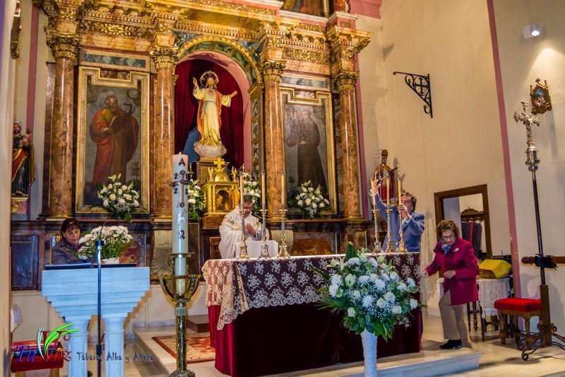 Numerosos fieles asistieron anoche a la Santa Vigilia Pascual en Tábara. 23