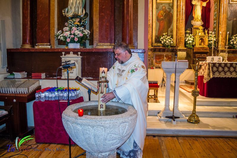 Numerosos fieles asistieron anoche a la Santa Vigilia Pascual en Tábara. 30