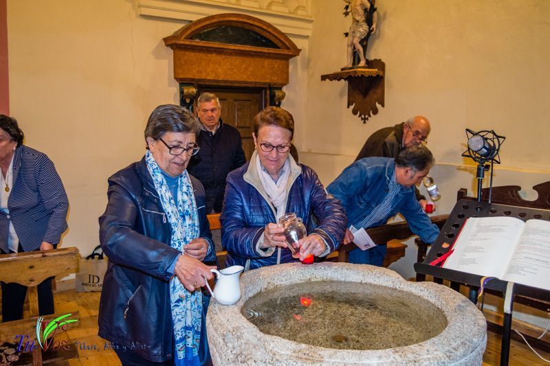 Numerosos fieles asistieron anoche a la Santa Vigilia Pascual en Tábara. 35