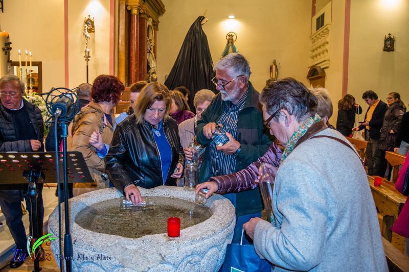 Numerosos fieles asistieron anoche a la Santa Vigilia Pascual en Tábara. 36