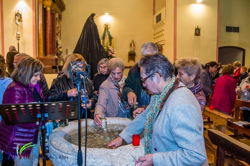 Numerosos fieles asistieron anoche a la Santa Vigilia Pascual en Tábara. 37