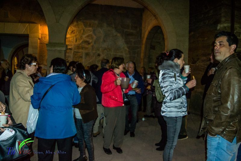 Numerosos fieles asistieron anoche a la Santa Vigilia Pascual en Tábara. 38