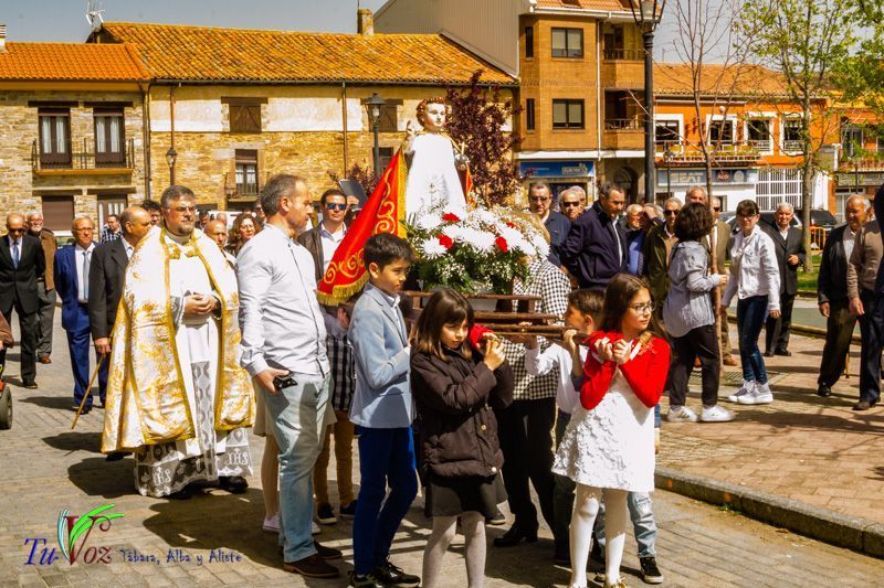 Con la procesión de Santo Encuentro, Tábara despide una Semana Santa que ha podido disfrutar de un tiempo veraniego. 13