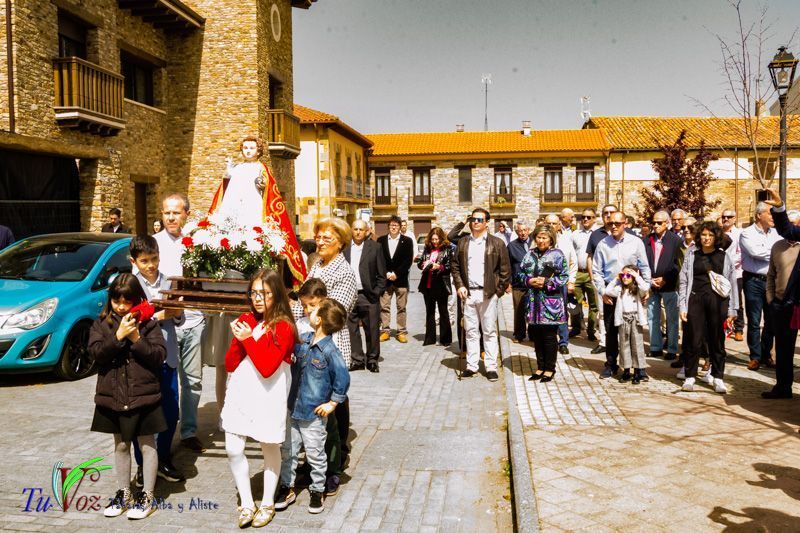 Con la procesión de Santo Encuentro, Tábara despide una Semana Santa que ha podido disfrutar de un tiempo veraniego. 14