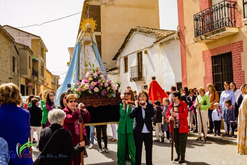 Con la procesión de Santo Encuentro, Tábara despide una Semana Santa que ha podido disfrutar de un tiempo veraniego. 24
