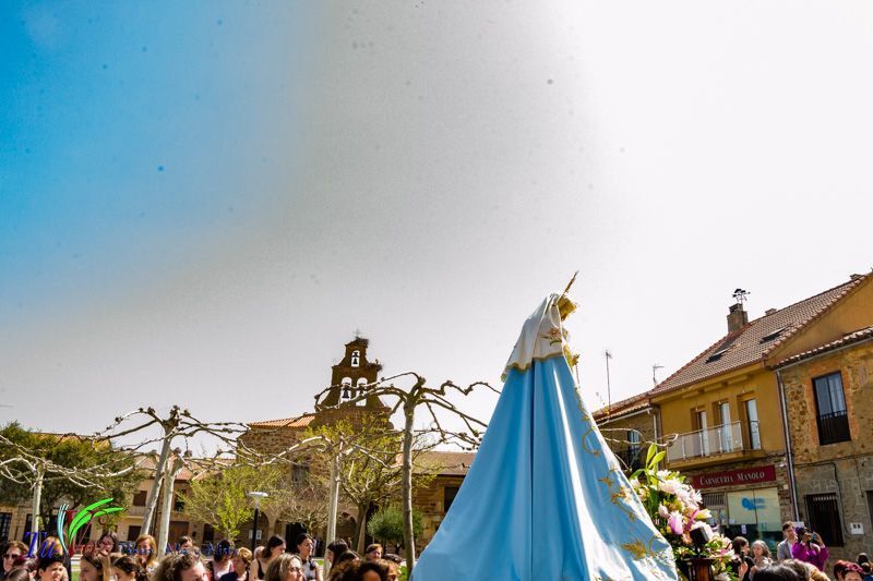 Con la procesión de Santo Encuentro, Tábara despide una Semana Santa que ha podido disfrutar de un tiempo veraniego. 26