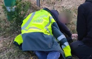 La Guardia Civil auxilia a un peatón que padecía pérdidas de consciencia mientras transitaba por la vía