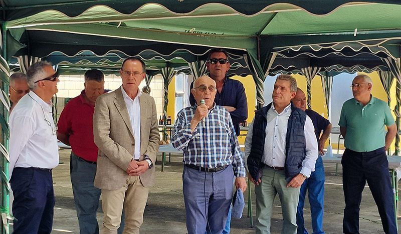 El subdelegado del Gobierno, Ángel Blanco, visita Ovicampos en Villalpando 1