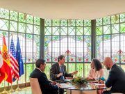 El presidente de la Junta y la embajadora de Estados Unidos en España acuerdan reforzar los intercambios económicos y las relaciones culturales