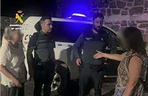 La Guardia Civil auxilia a dos personas que descendían de las Cascadas de Sotillo