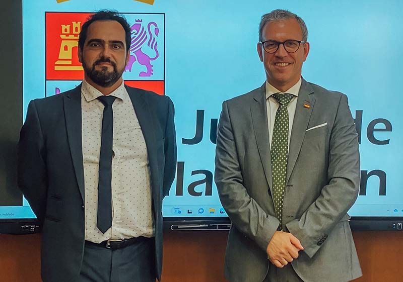 La Consejería de Industria, Comercio y Empleo se reúne con responsables de los establecimientos Lidl y Aldi para tratar la polémica con la comercialización de la fresa 2