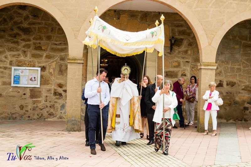La fe y la tradición se encuentran en el Corpus Christi de Tábara 14