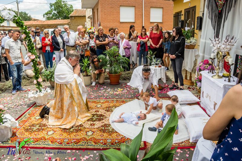La fe y la tradición se encuentran en el Corpus Christi de Tábara 1