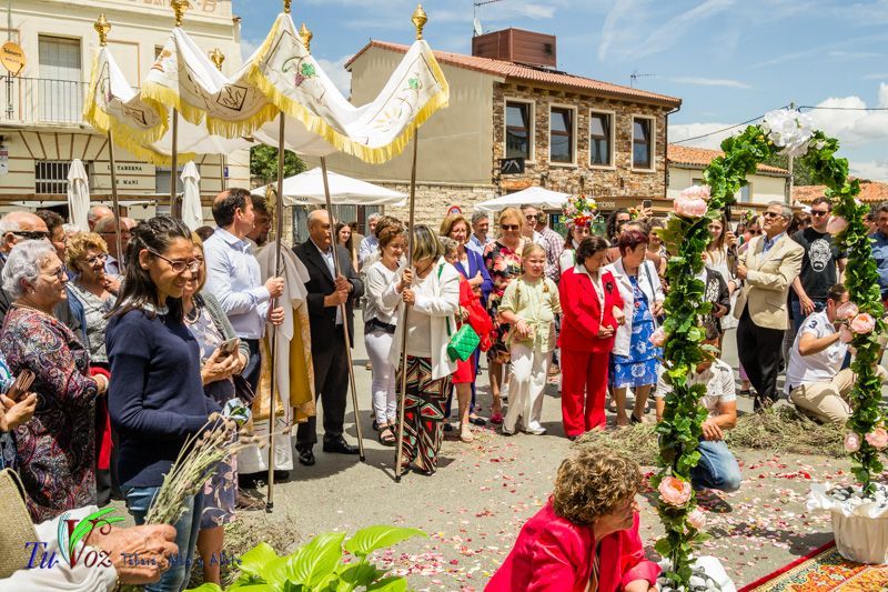 La fe y la tradición se encuentran en el Corpus Christi de Tábara 36