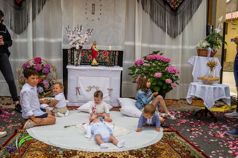 La fe y la tradición se encuentran en el Corpus Christi de Tábara 37