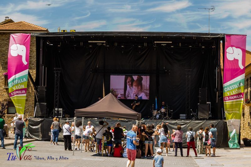 Un derroche de valores y alegría en el espectáculo Happening en Tábara 13