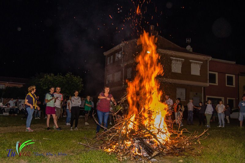 Tábara celebró la Hoguera de San Juan, un rito mágico para dar paso a lo bueno. 12