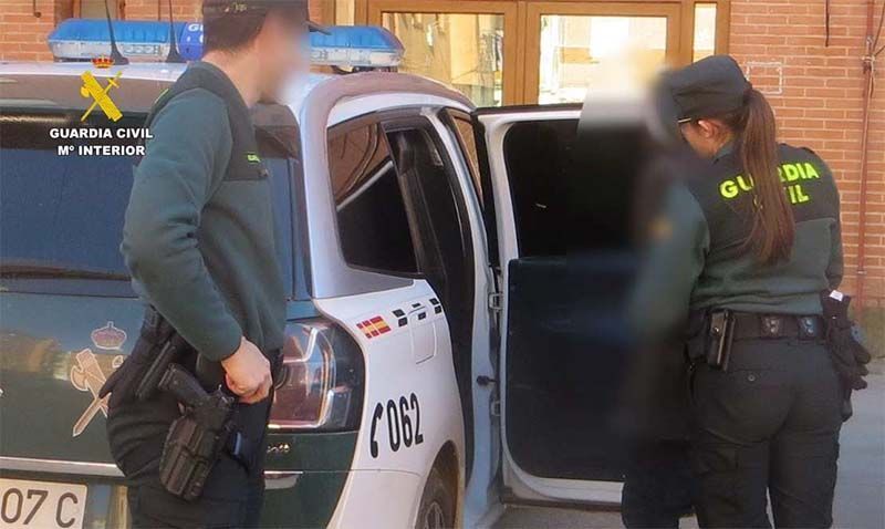 La Guardia Civil detiene a una mujer por un delito de robo con violencia 1