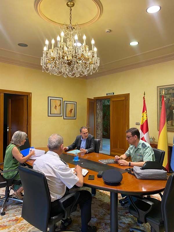 Reunión de coordinación entre la Policía Nacional y la Guardia Civil: Trabajando juntos para mantener la seguridad 1