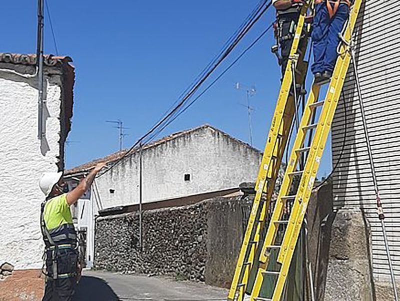 El Gobierno financia llevar la banda ancha por fibra a cerca de 400.000 hogares y empresas de zonas remotas y aisladas de España 1