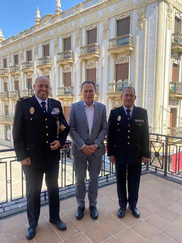 El subdelegado del Gobierno recibe al Jefe Superior de Policía de Castilla y León 1