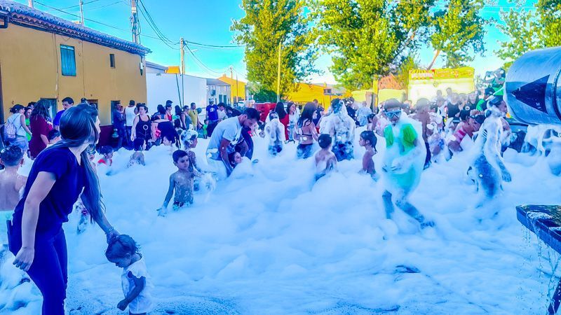 ¡Una Explosión de Diversión en San Lorenzo! Hinchables y Fiesta de la Espuma 10