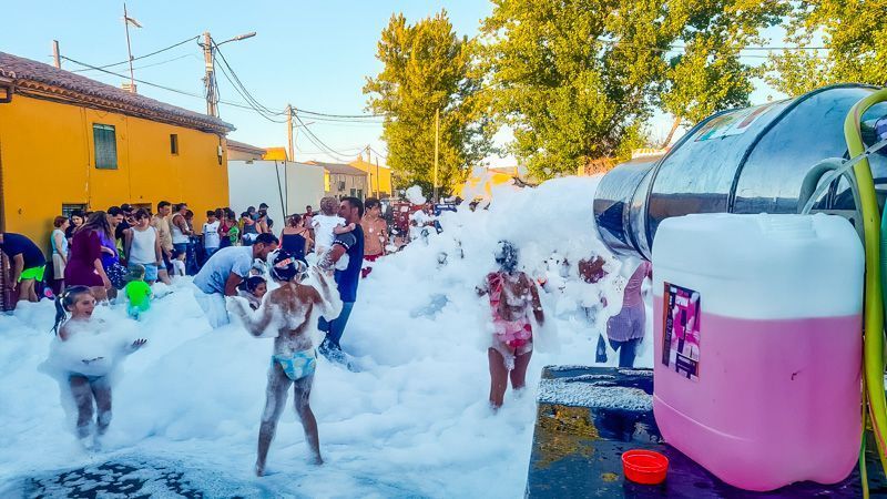¡Una Explosión de Diversión en San Lorenzo! Hinchables y Fiesta de la Espuma 9