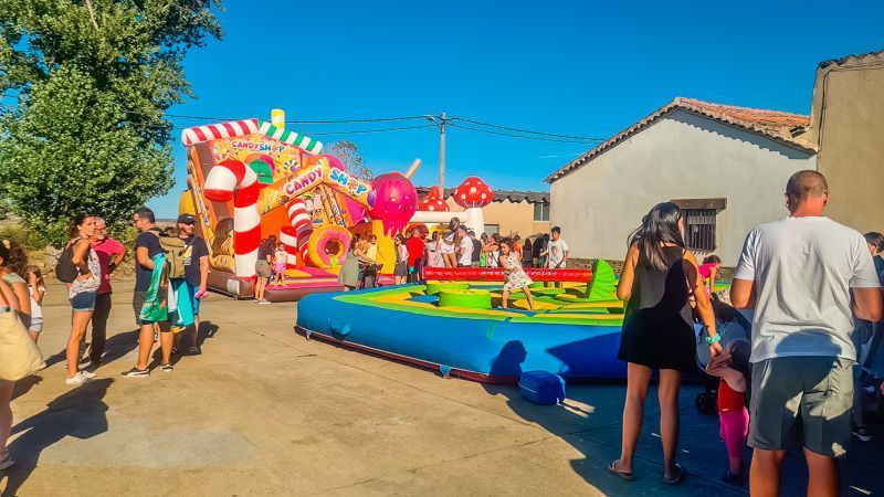 ¡Una Explosión de Diversión en San Lorenzo! Hinchables y Fiesta de la Espuma 8