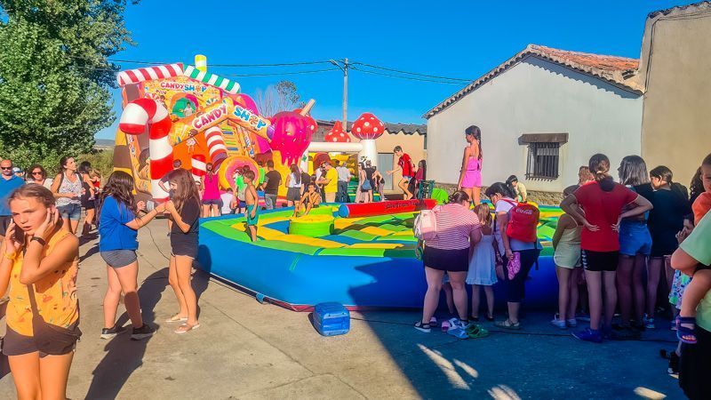 ¡Una Explosión de Diversión en San Lorenzo! Hinchables y Fiesta de la Espuma 7
