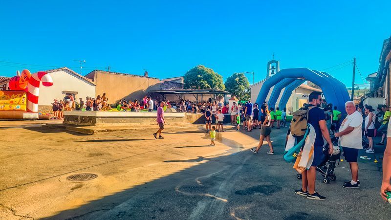 ¡Una Explosión de Diversión en San Lorenzo! Hinchables y Fiesta de la Espuma 5