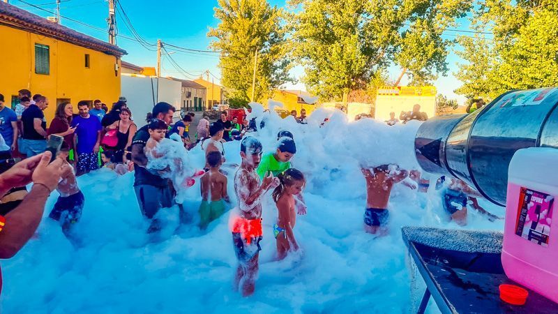 ¡Una Explosión de Diversión en San Lorenzo! Hinchables y Fiesta de la Espuma 1