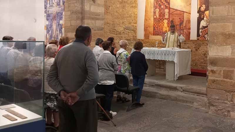Tábara celebra una Misa en La Torre en honor a San Froilán, fundador del antiguo monasterio de San Salvador 4