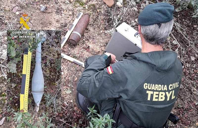 La Guardia Civil destruye dos artefactos explosivos en la zona de Montelarreina 1