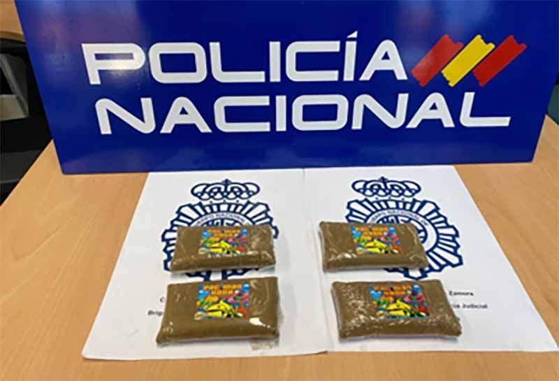La Policía Nacional de Zamora detiene a un hombre por tráfico de drogas e incauta 400 gramos de hachís 1