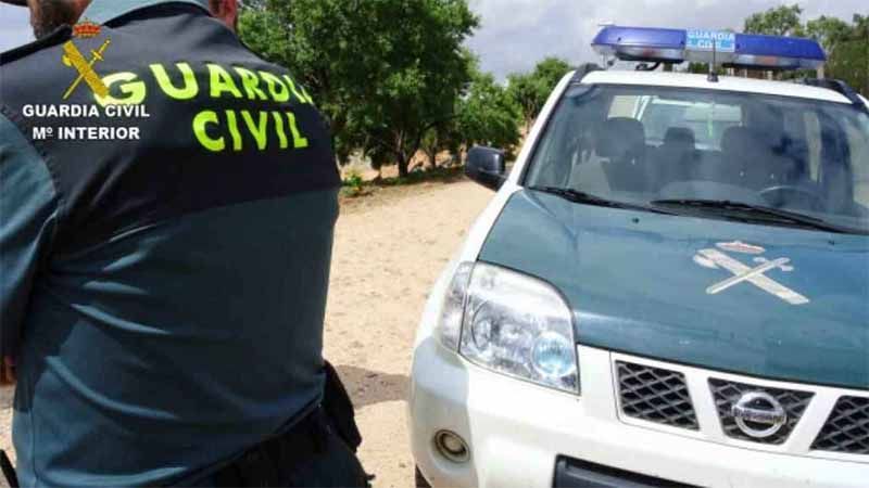 La Guardia Civil detiene a dos personas por el robo de un vehículo 1