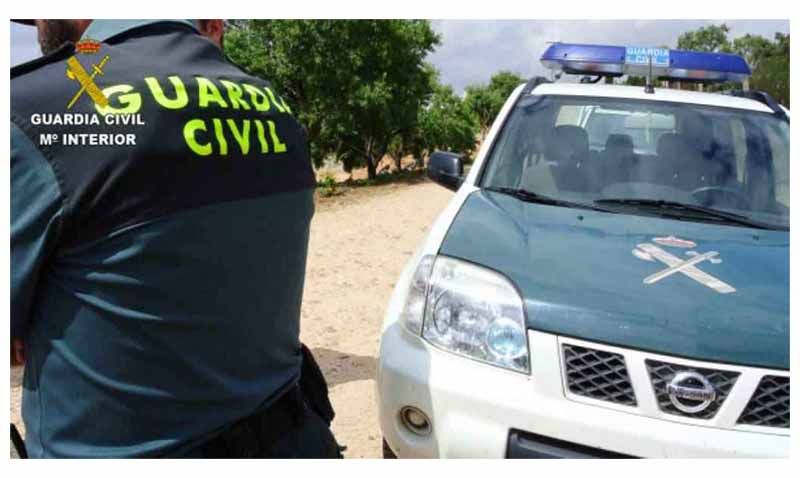 La Guardia Civil detiene a dos personas por el robo de un vehículo 1