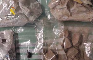 La Guardia Civil detiene a dos personase investiga a otras dos por dos delitos de tráfico de drogas