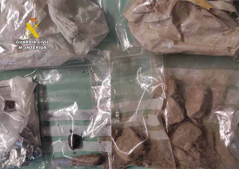 La Guardia Civil detiene a dos personase investiga a otras dos por dos delitos de tráfico de drogas 1