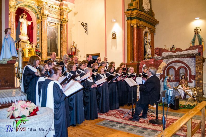 Éxito Navideño: La Coral Ciudad de Zamora ofreció en Tábara una mágica velada navideña 4
