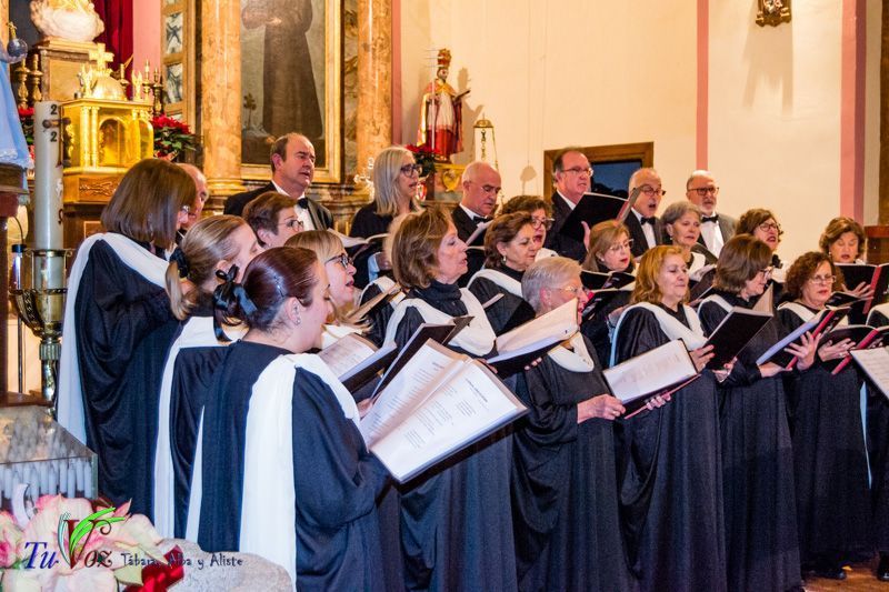 Éxito Navideño: La Coral Ciudad de Zamora ofreció en Tábara una mágica velada navideña 9