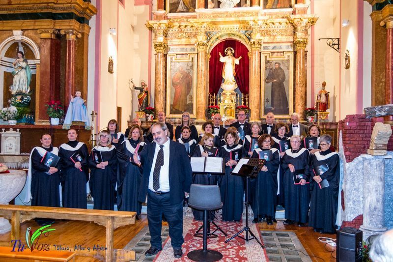 Éxito Navideño: La Coral Ciudad de Zamora ofreció en Tábara una mágica velada navideña 1