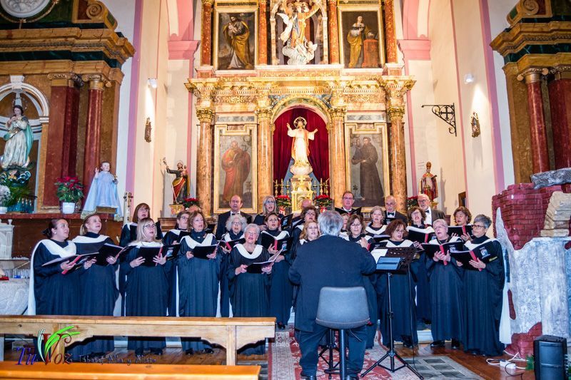 Éxito Navideño: La Coral Ciudad de Zamora ofreció en Tábara una mágica velada navideña 16