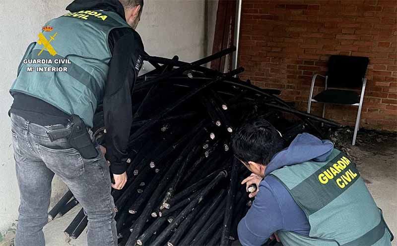 La Guardia Civil detiene a tres personas por los delitos, receptación y usurpación de inmueble 1