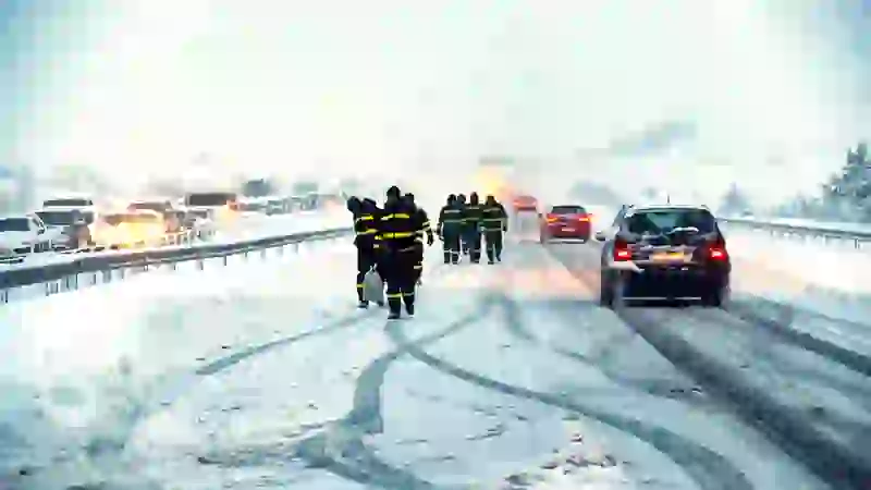 Tráfico pide prudencia en los desplazamientos por nevadas en la zona centro hoy viernes 1