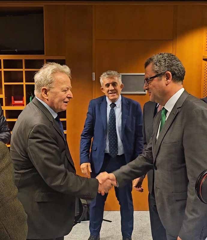 La Consejería de Agricultura, Ganadería y Desarrollo Rural eleva las reclamaciones del campo al comisario europeo de Agricultura 1