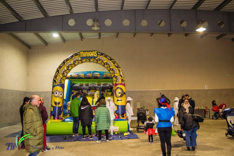 Una Tarde de Convivencia en Tábara: Vecinos Celebran el Carnaval con Alegría y Creatividad 4