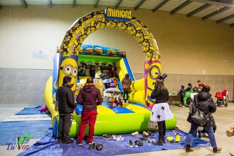Una Tarde de Convivencia en Tábara: Vecinos Celebran el Carnaval con Alegría y Creatividad 6
