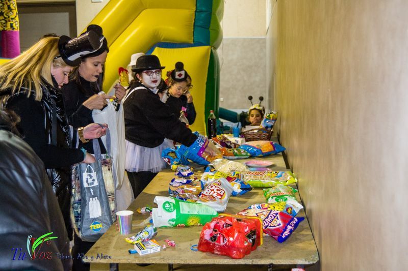 Una Tarde de Convivencia en Tábara: Vecinos Celebran el Carnaval con Alegría y Creatividad 8