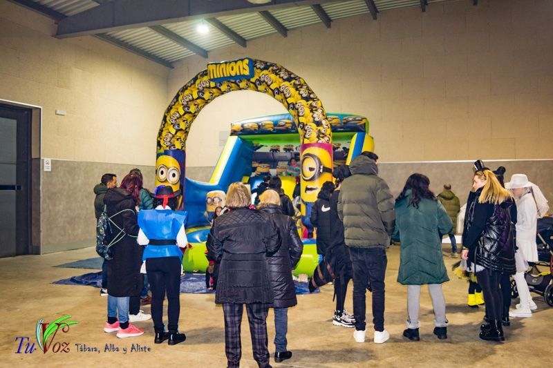 Una Tarde de Convivencia en Tábara: Vecinos Celebran el Carnaval con Alegría y Creatividad 11
